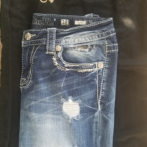 Miss Me Jean's Capris - Picture 4 of 5